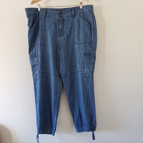 NWT - Tommy Hilfiger Chelsea Cargo Jeans - Size 18W - Picture 4 of 8